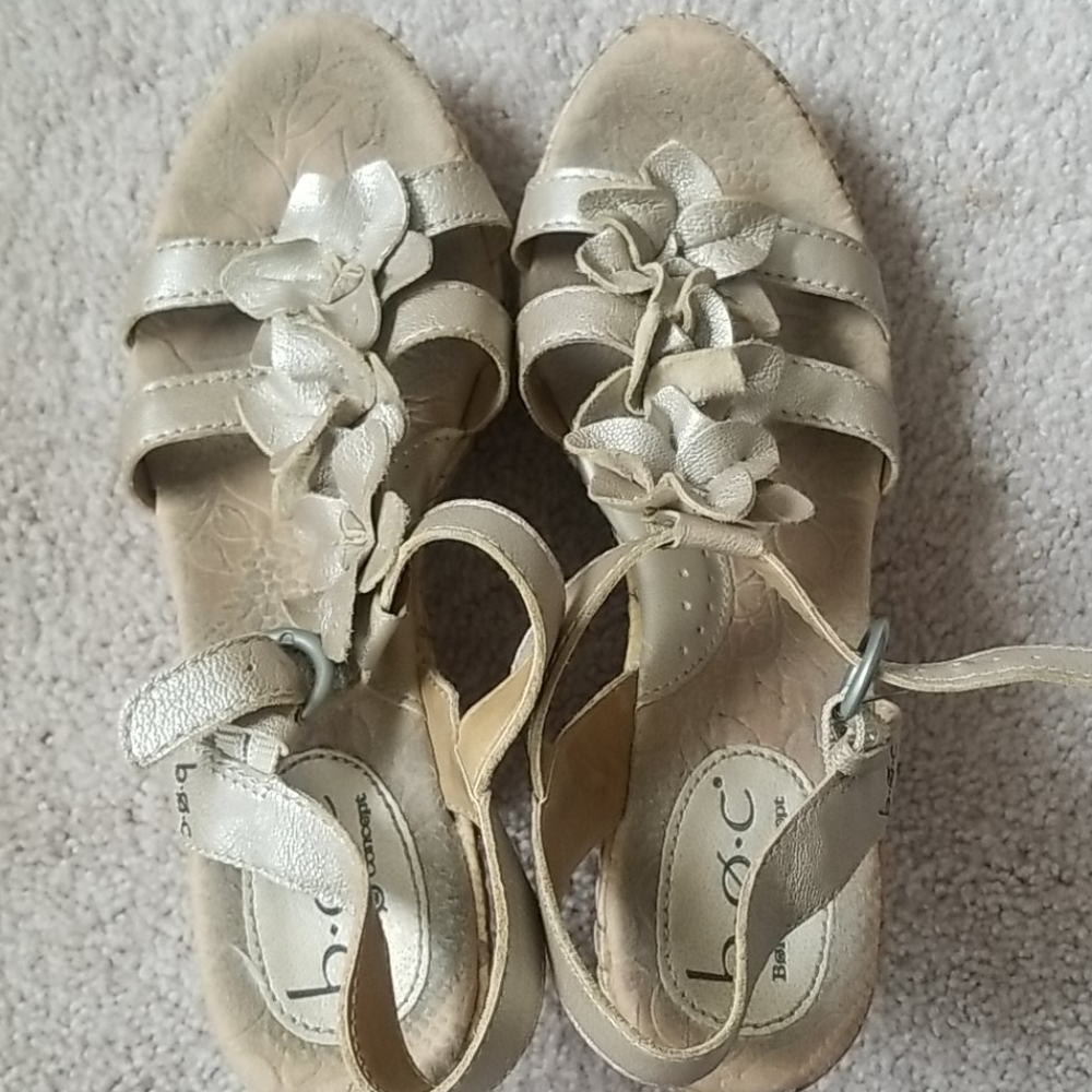 T strap wedges